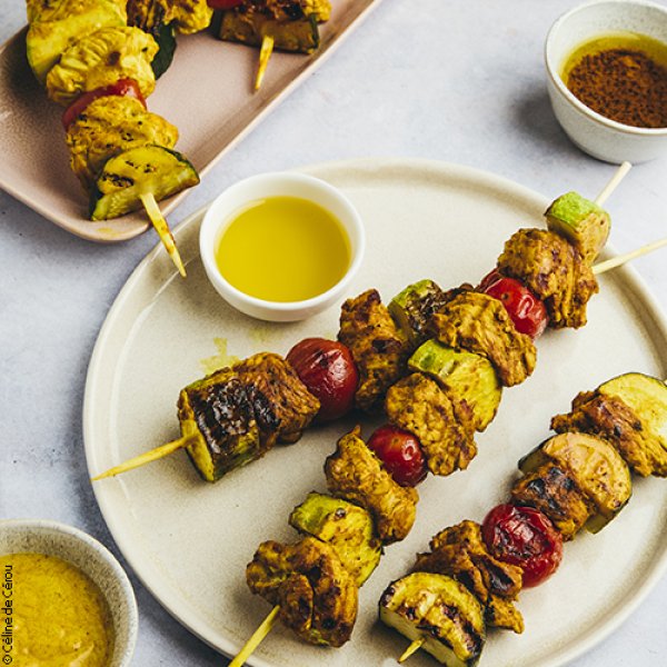 Brochettes de dinde et marinades (curry, curcuma, gingembre)