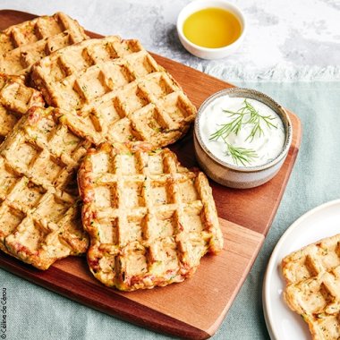Gaufres de courgette, sauce au yaourt