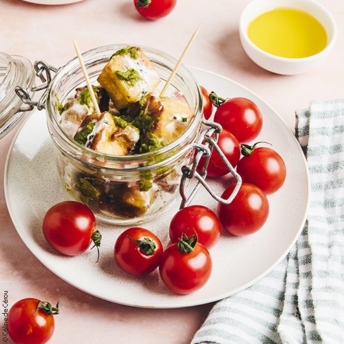 Panisses façon méditerannéenne, crème de chèvre citronnée, pesto de basilic