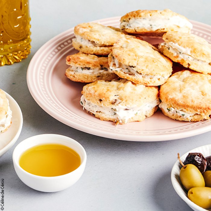 Scones au Laguiole et aux olives