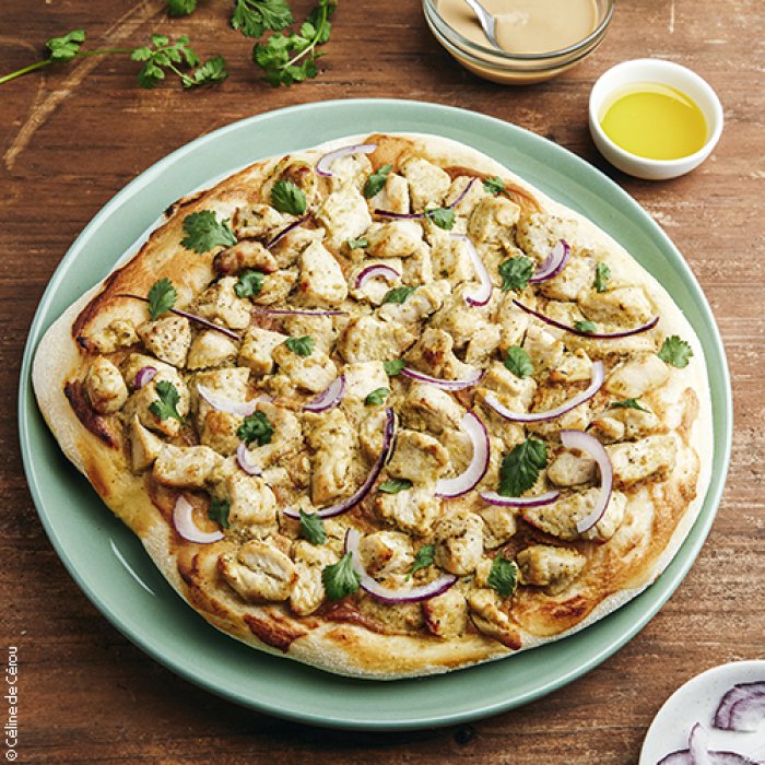 Pizza poulet satay, cacahuètes et huile d'olive