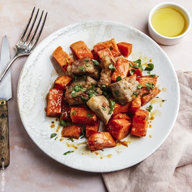 Porc caramélisé aux agrumes, patates douces rôties, huile d'olive de Nîmes AOP
