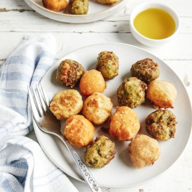 Boulettes de chou-fleur, brocoli, carotte à l'huile d'olive