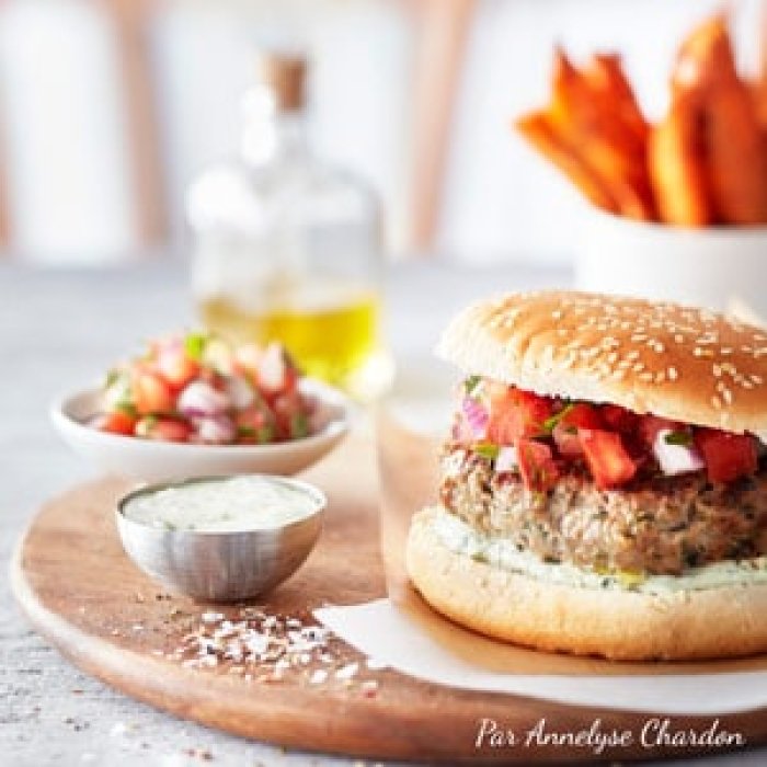 Burger d’agneau et frites de patate douce
