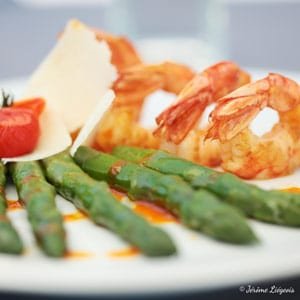 Asperges vertes de Provence, gambas poêlées
