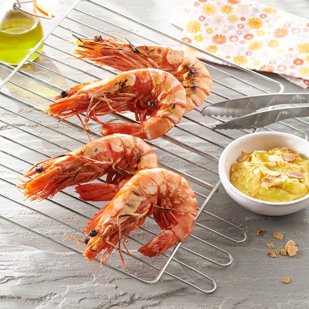 Crevettes grillées et mayonnaise à l'huile d'olive Goût à l'ancienne et à l'ail