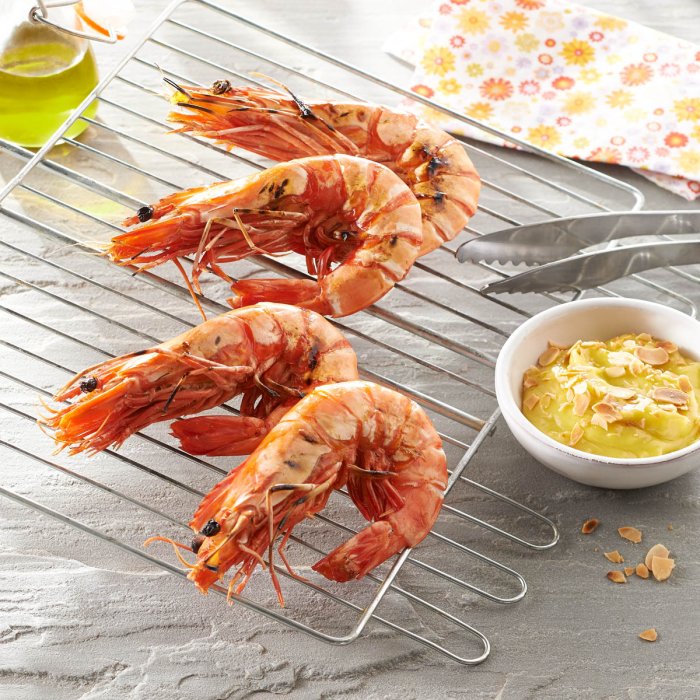 Crevettes grillées et mayonnaise à l'huile d'olive Goût à l'ancienne et à l'ail