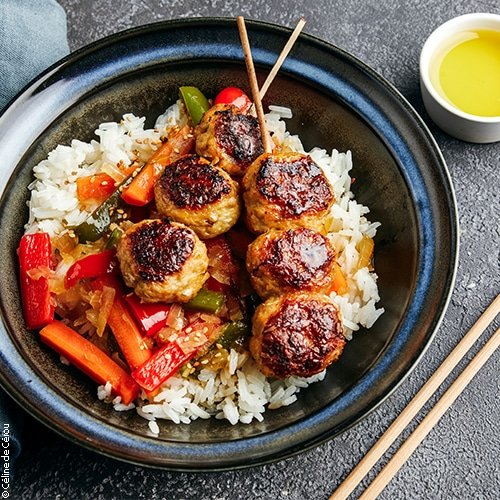 Brochettes de poulet japonaises et légumes