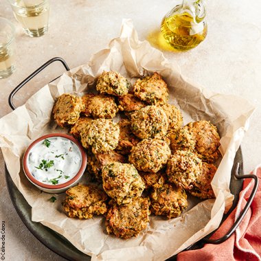 Falafels au four, sauce au yaourt et olives