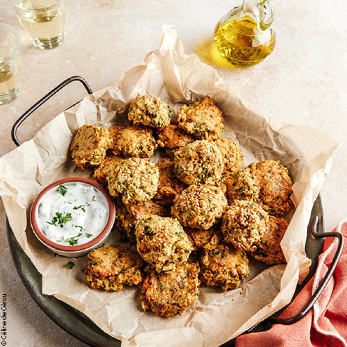 Falafels au four, sauce au yaourt et olives