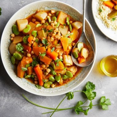 Couscous aux légumes et légumineuses d'hiver