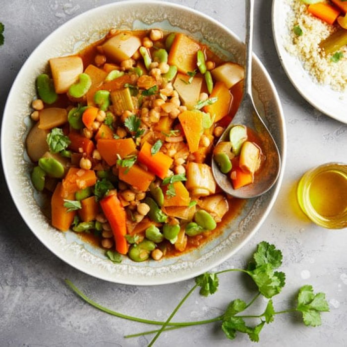 Couscous aux légumes et légumineuses d'hiver