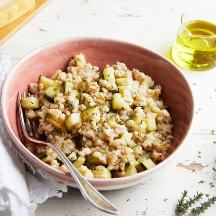 Risotto d'orge aux courgettes et parmesan