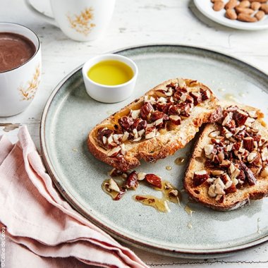 Tartine réconfortante d’automne - amande, miel, huile d'olive