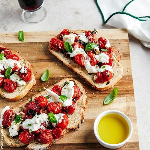 Tartine tomates cerises – burrata – huile d’olive