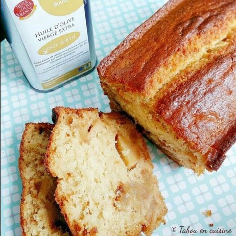 Cake aux pommes caramélisées et huile d'olive