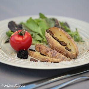 Pomme de terre aux truffes cuite en robe des champs