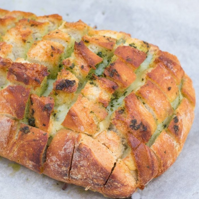 Pull apart bread au comté et persil
