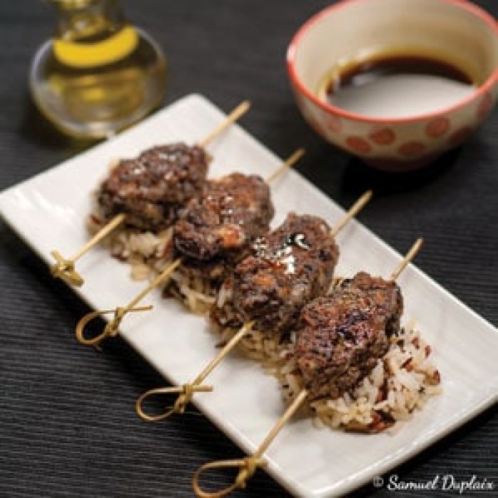 Brochettes japonaises aux olives noires