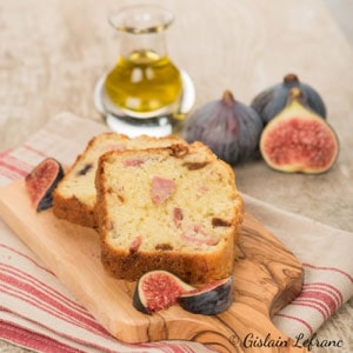 Cake aux figues et au jambon cru