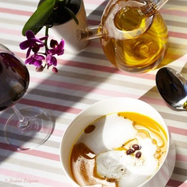 Crème de potiron, écume de lard fumé et oeufs pochés