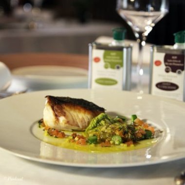 Denti de pays rôti, courgette fleur farcie sauce vierge