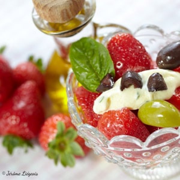 Fraises, olives, basilic, chocolat blanc, poivre