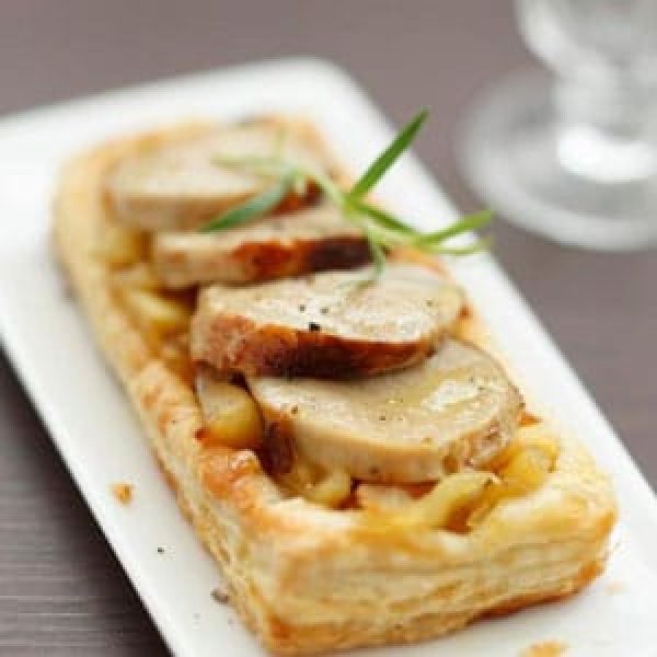 Feuilleté boudin blanc, chutney oignons-olives, pommes