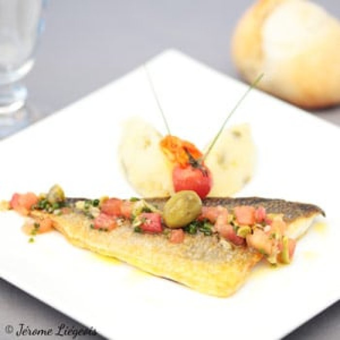 Filet de dorade sauvage à l'olive verte, sauce façon hollandaise