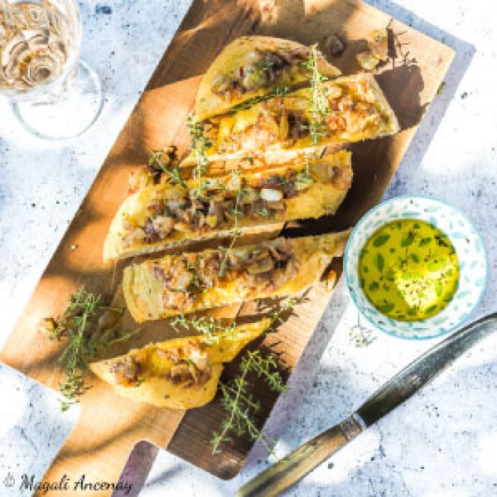 Focaccia anchois-oignons-thym à l'huile d'olive