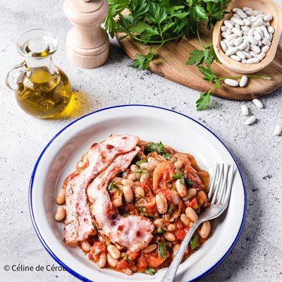 Haricots blancs à la tomate et poitrine de porc