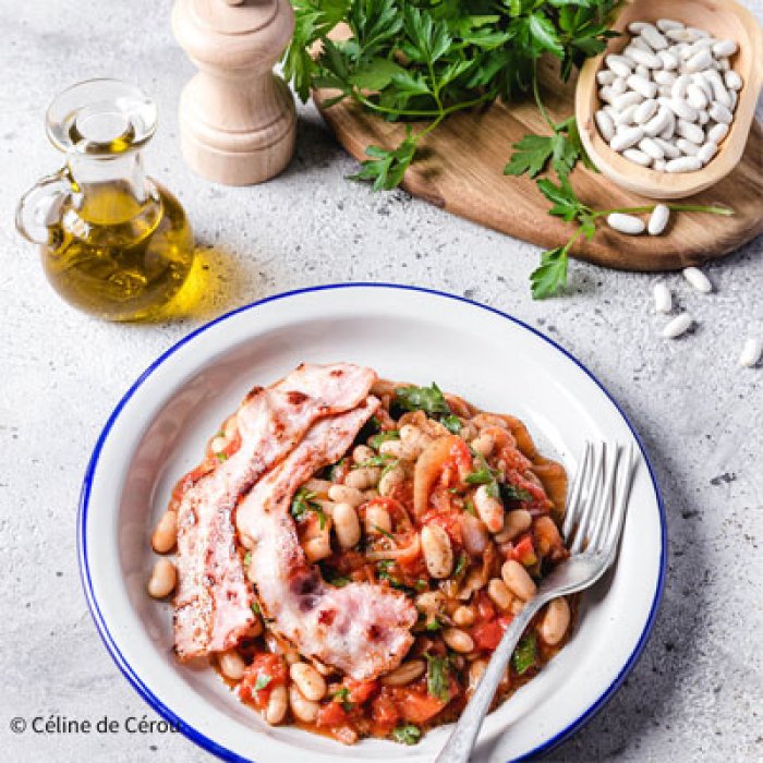 Haricots blancs à la tomate et poitrine de porc