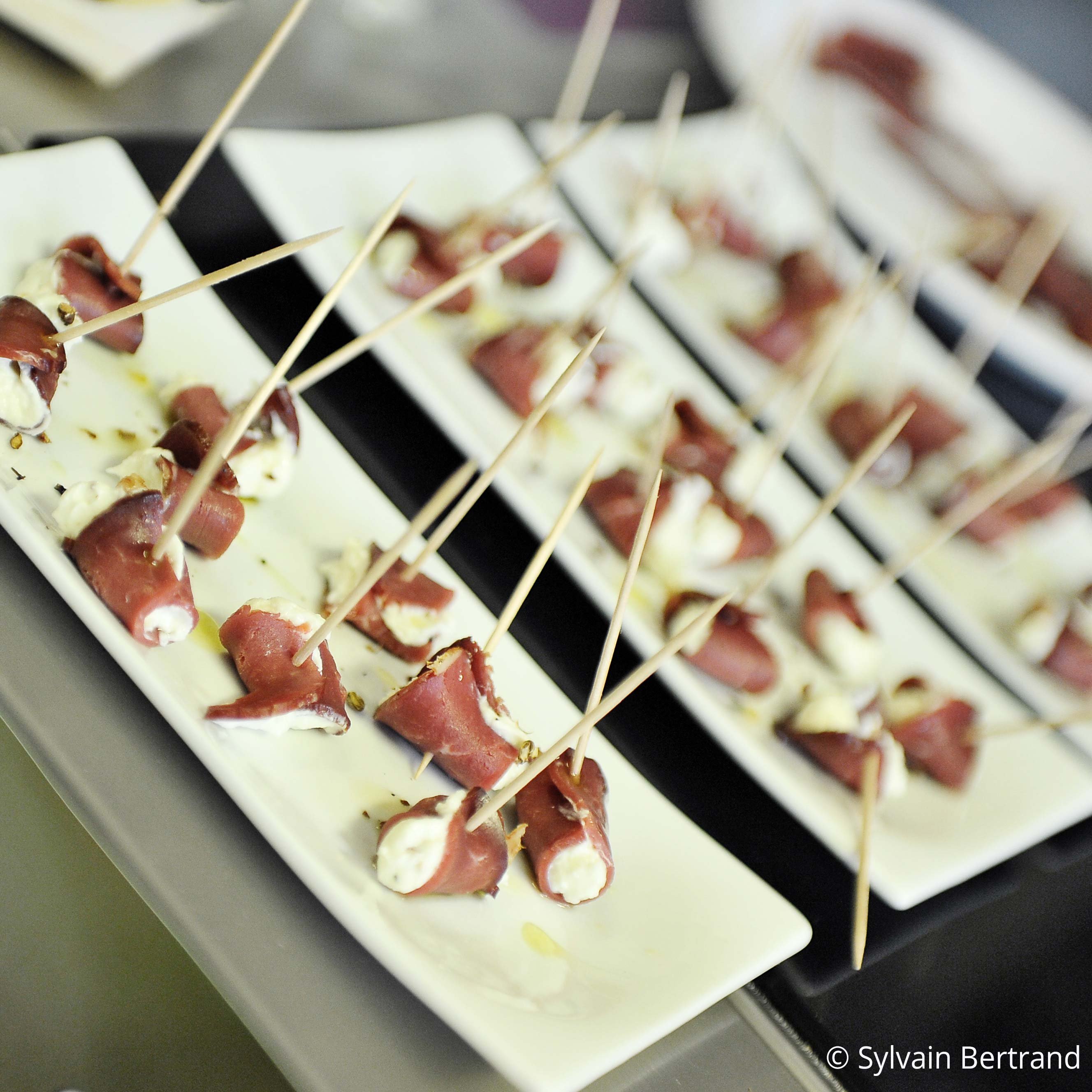 Magret de canard fumé au chèvre, poivre de Sichouan et Huile d'olive
