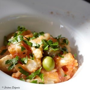 Morue à la tomate et aux olives vertes