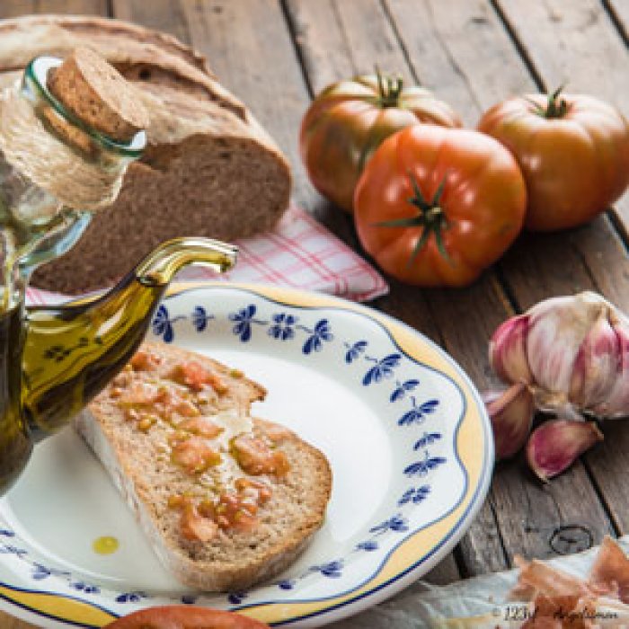 Pan con tomate