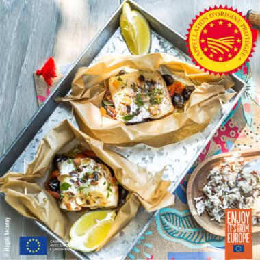 Papillote de cabillaud, tomates et olives noires à l’huile d’olive