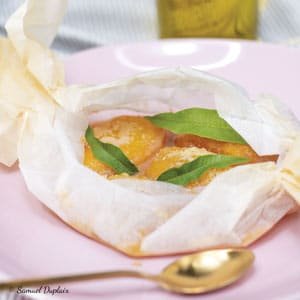 Papillote de pêches à la verveine et à l'huile d'olive