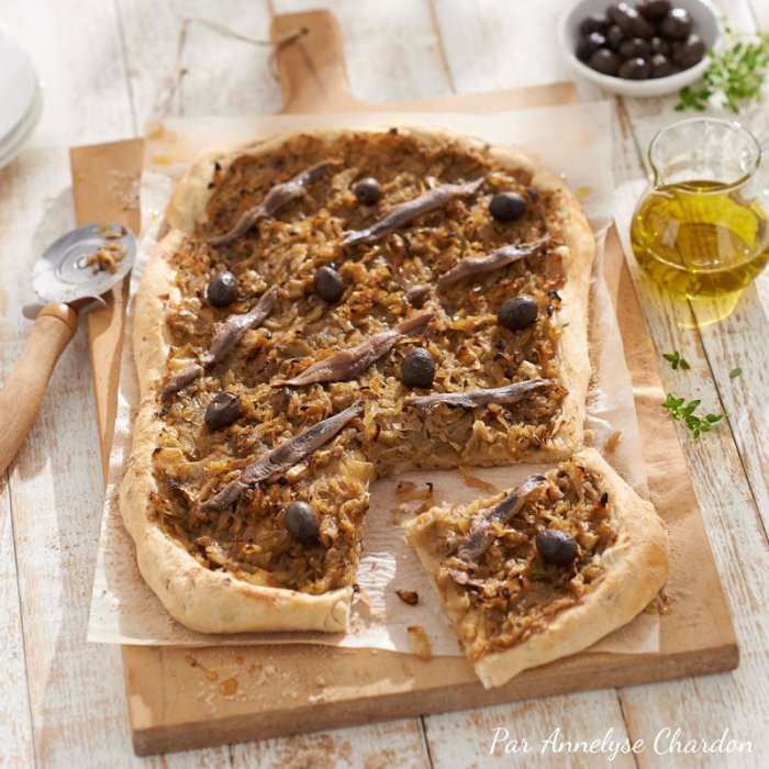 Pissaladière, huile et olives de France