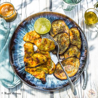 Poulet mariné et aubergines grillées