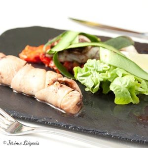 Roulé de cabillaud à la tapenade, citron et coriandre