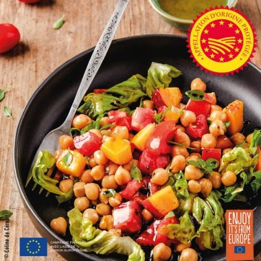 Salade de tomate, pêche, pois chiches