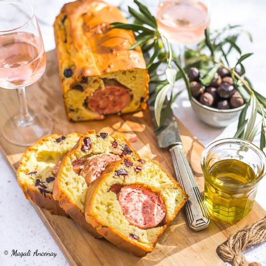 Saucisson brioché aux olives noires