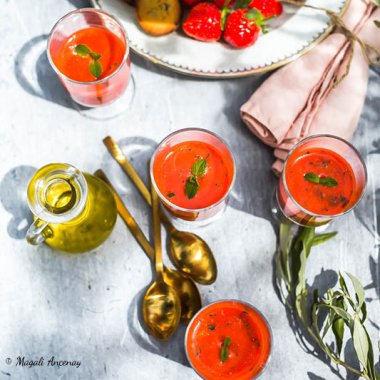 Soupe de fraises, citron vert, huile d'olive goût intense