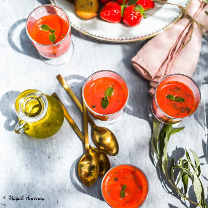 Soupe de fraises, citron vert, huile d'olive goût intense