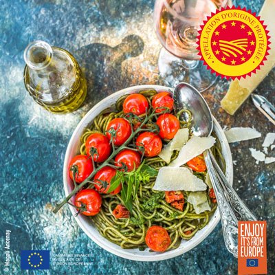 Spaghetti pesto et tomates, huile d’olive de la Vallée des Baux-de-Provence AOP