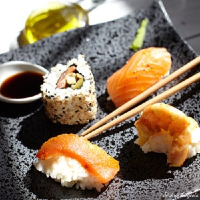 Sushi maki et sushi nigiri à l'huile d'olive