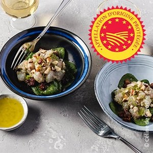 Tartare de bar au citron vert, salade de pousses d'épinard au gingembre à l’huile d’olive de Nice AOP