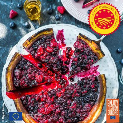 Tarte au fromage blanc et compotée de fruits rouges, huile d’olive de la Vallée des Baux-de-Provence AOP