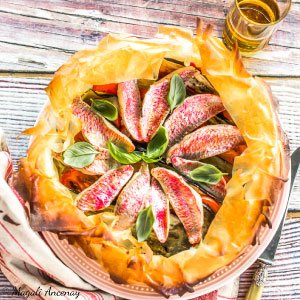 Tarte aux rougets, aubergines, oignons et tomates