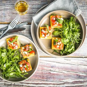 Tartelettes de panisse tomates - basilic à l’huile d’olive